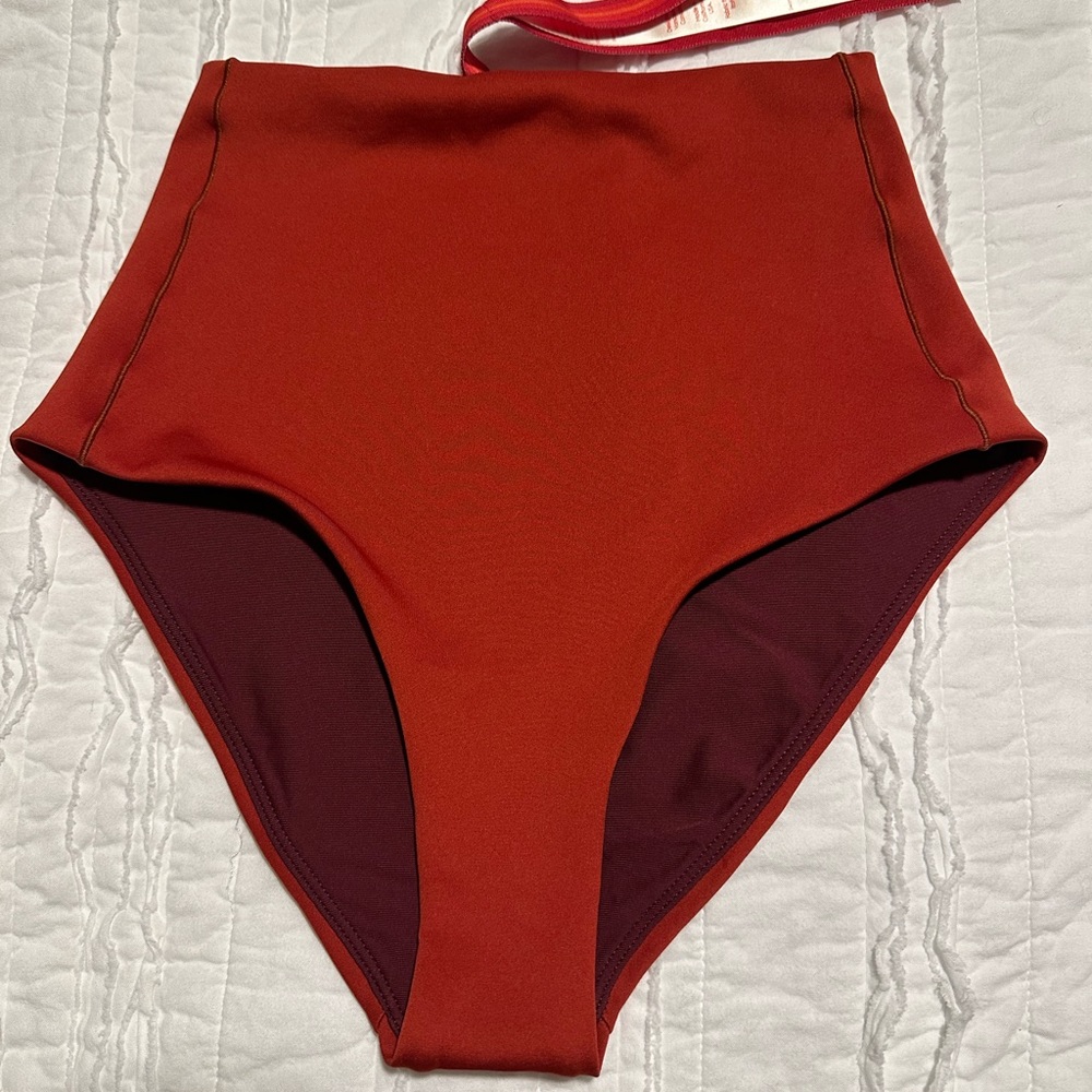 BNWT LEFT ON FRIDAY HI TIDE BOTTOMS SIZE S IN 1971 RED